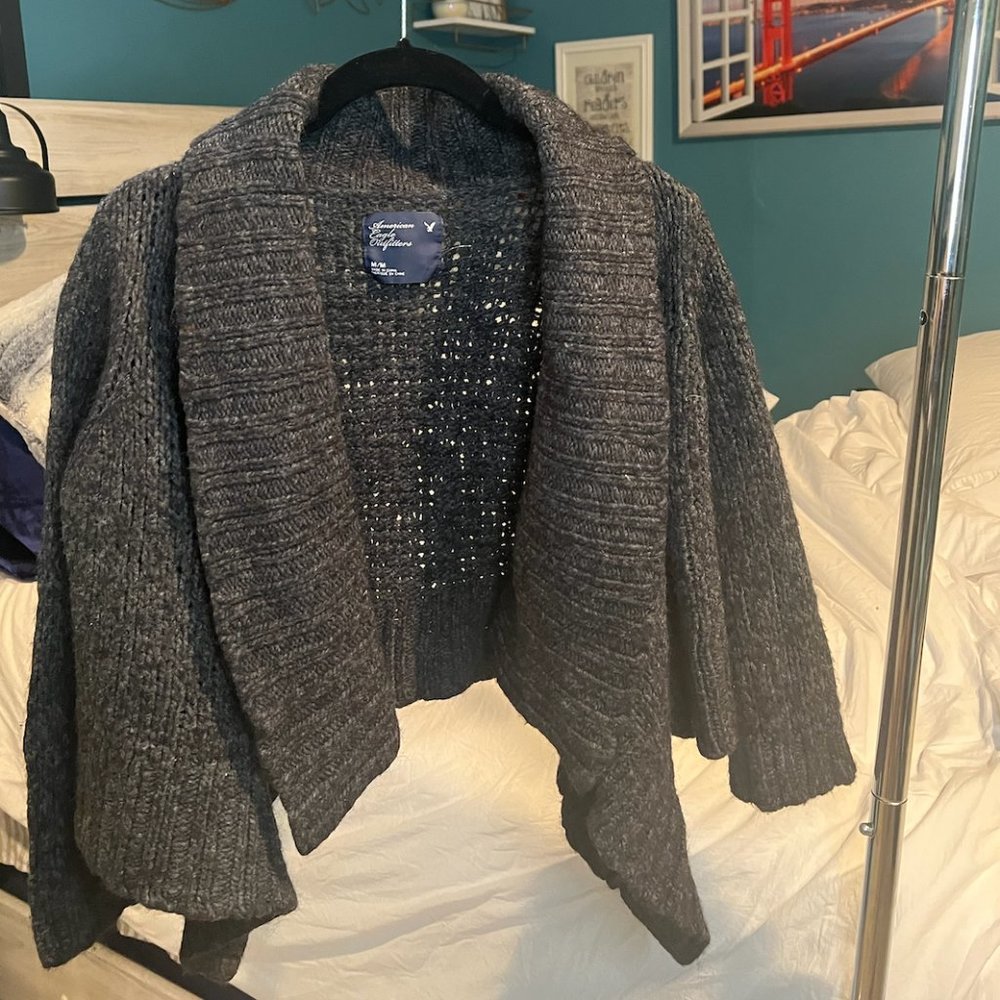 🦋$5🦋 American Eagle Outfitters Sweater